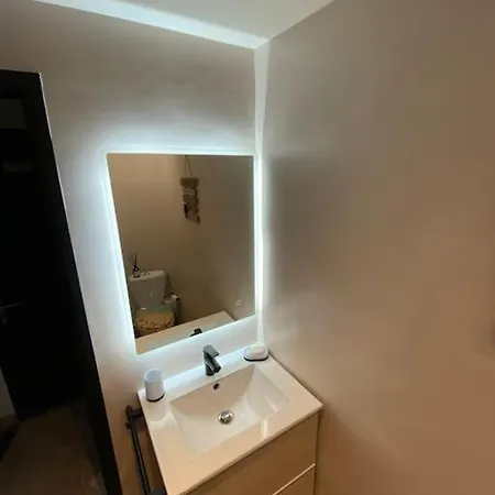 T3 Ideal Et Commerces A Pied, Parking Prive Appartement *